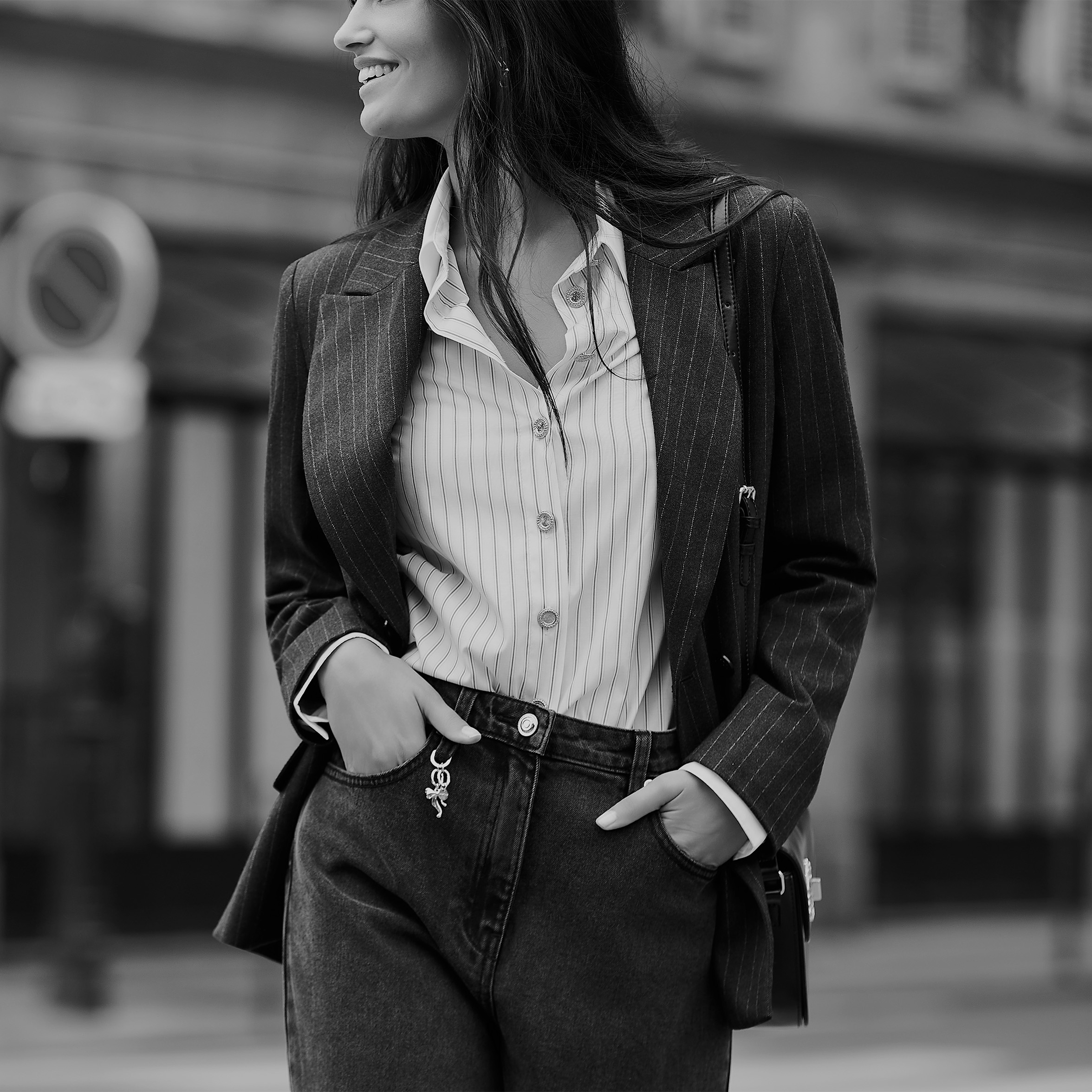 Looks de tendencia con una camisa blanca mujer